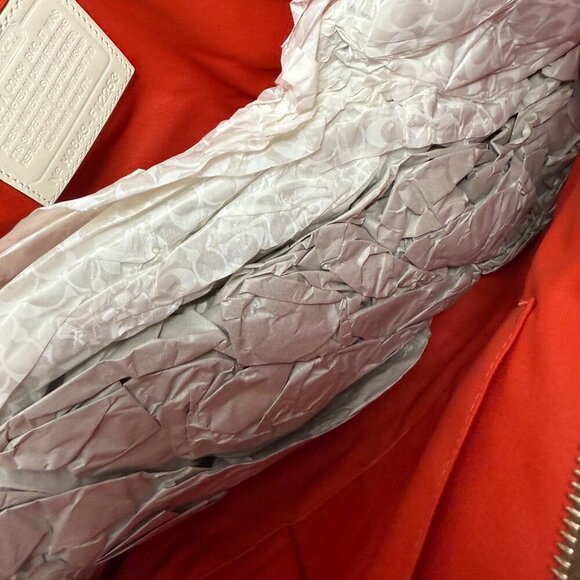 Coach Signature Canvas - Picture 3 of 4